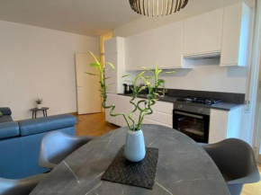 The Charme - Modern Apartment in Como with Balcony